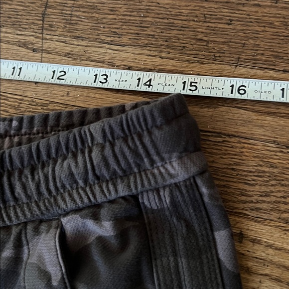 Women’s Athleta Camo Farallon Joggers - Picture 7 of 9